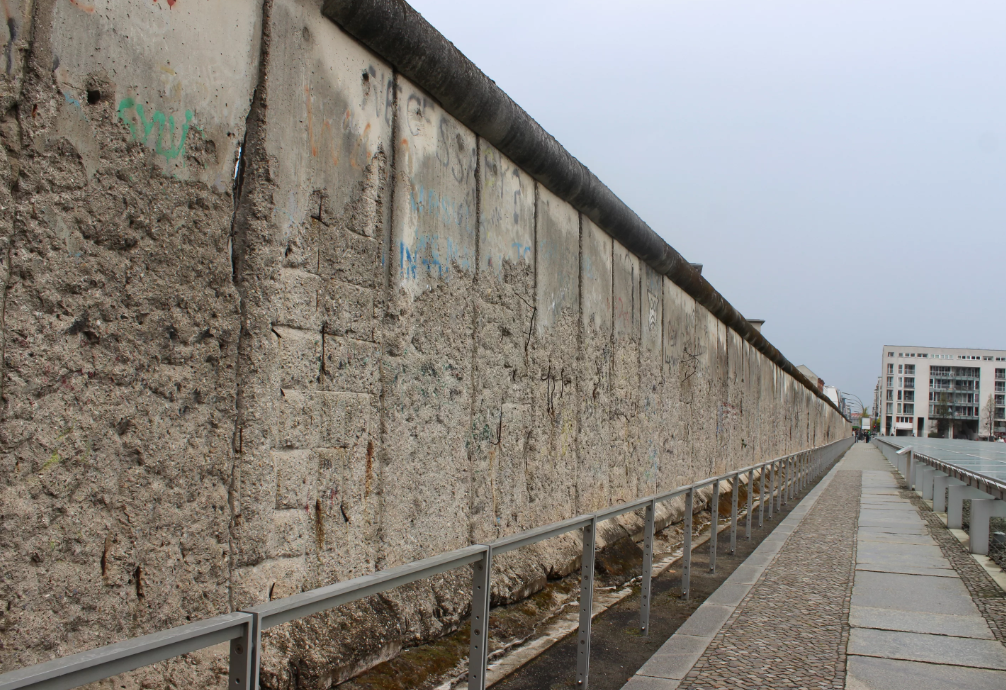 126642 Копия Берлинской стены появится в Германии