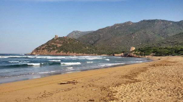 125622 На Сардинии открыли первый нудистский пляж