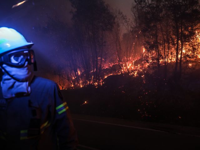 125811 На юге Европы бушуют пожары: Испания и Португалия в огне