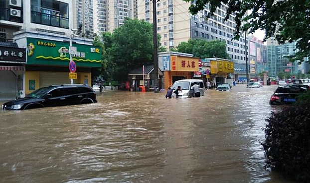 125996 В Китае борются с последствиями наводнения, вызванного тайфуном