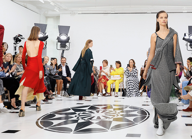 127687 10 шагов за 10 лет: как Виктория Бекхэм достигла высот в fashion-индустрии
