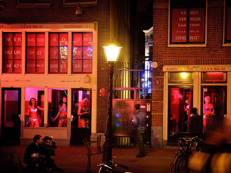 128953 Жрицы любви в Амстердаме покинут Квартал красных фонарей?