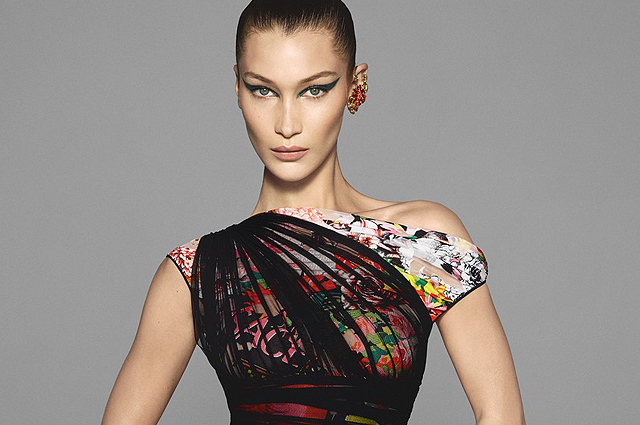 130164 Белла Хадид, Ирина Шейк и другие модели снялись в яркой рекламной кампании Versace