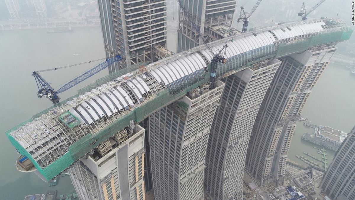 131931 Китай завершает строительство «горизонтального небоскреба»