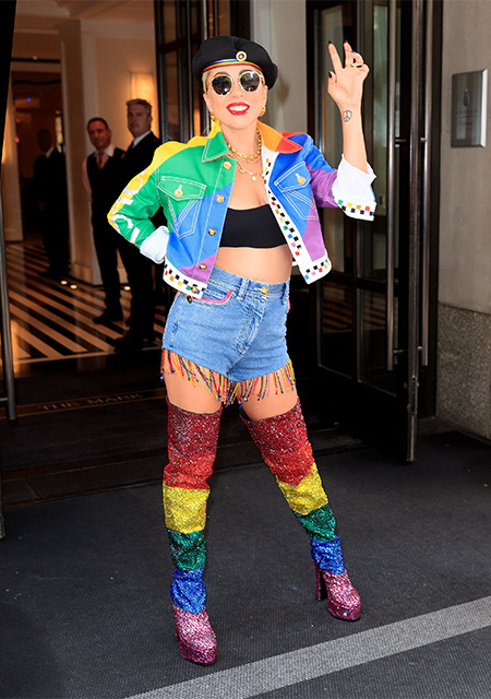 134674 В цветах радуги: Леди Гага на концерте Stonewall Day Pride Live