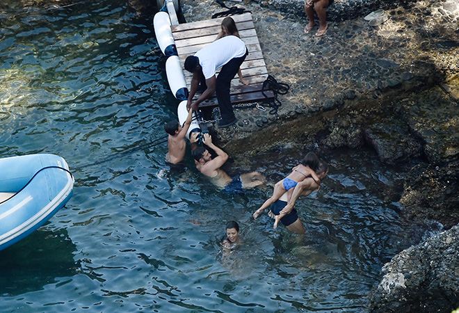 135613 Итальянские каникулы: Кортни Кардашьян с детьми на пляже в Портофино