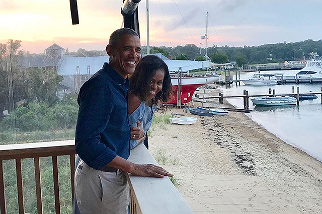 137061 Барак и Мишель Обама отметили 27 лет брака, поделившись романтичными кадрами в соцсети