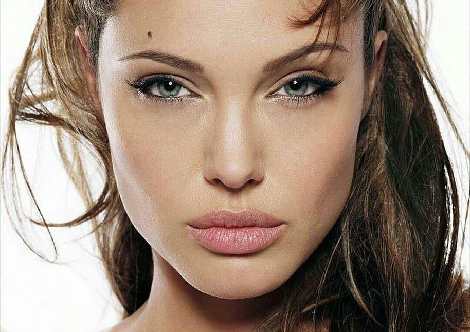 Анджелине Джоли — 45: самые красивые образы актрисы