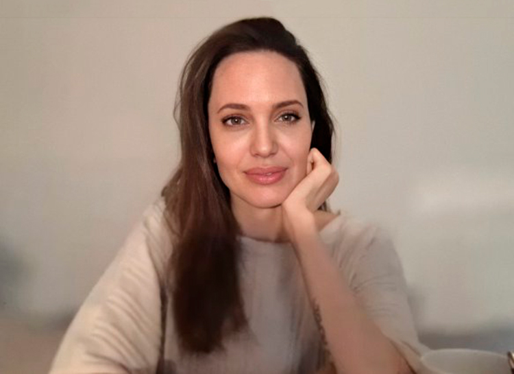 Анджелине Джоли — 45: самые красивые образы актрисы