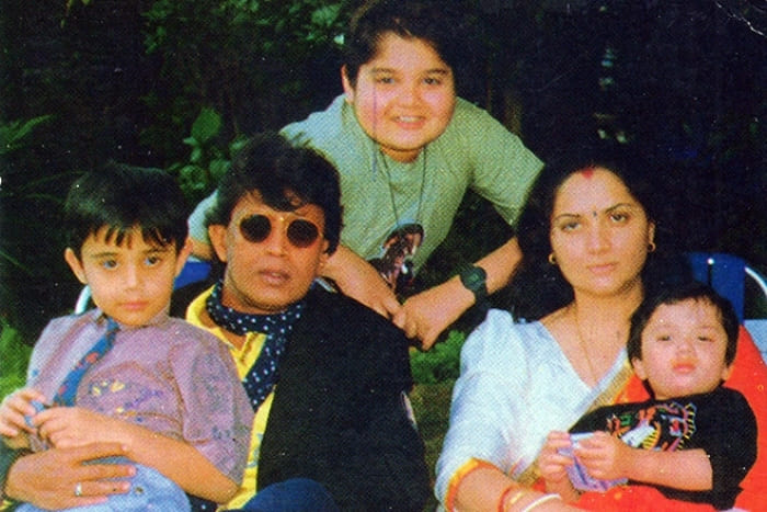 23 года назад индийский актер Митхун Чакраборти взял под опеку девочку. Как сложилась её жизнь?