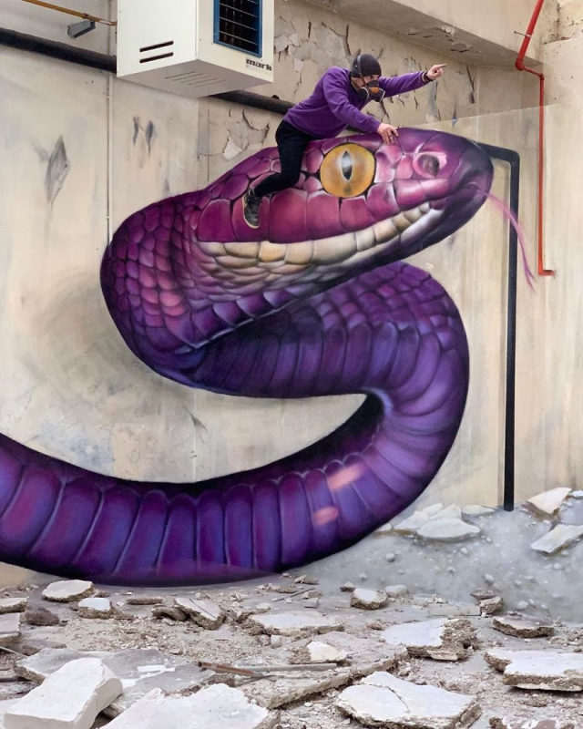 Художник создает удивительные 3D рисунки на улицах города