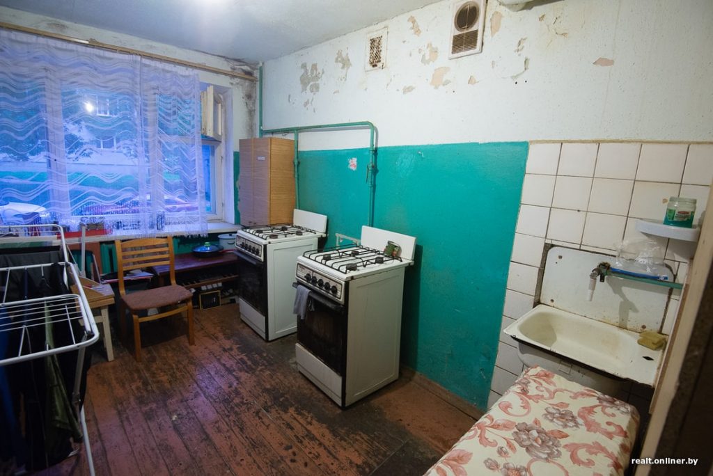 Парень превратил 11-метровую комнату в коммуналке в полноценную квартиру