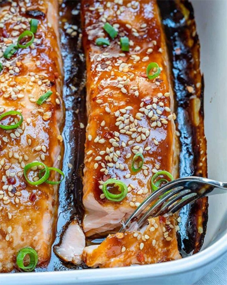 Сытный ужин: запеченный лосось под соусом терияки