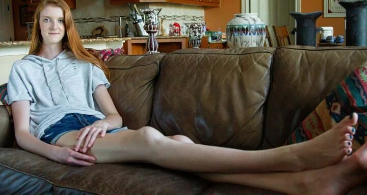 17-летняя девушка является обладательницей самых длинных ног в мире