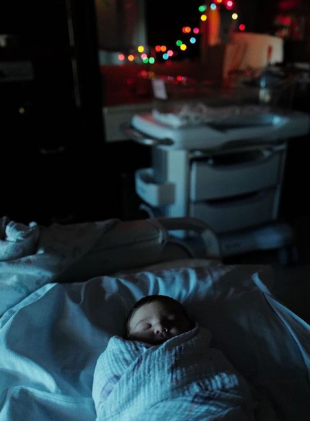 Джош Бролин стал отцом в четвертый раз: первое фото и необычное имя ребенка