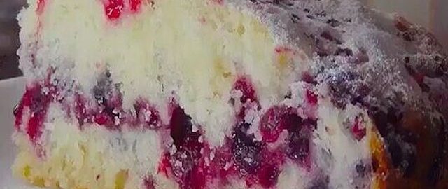 158894 Мамин сметанник с ягодами – самый вкусный и быстрый рецепт!