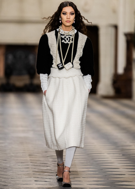 157938 От показа Chanel до драгоценных котиков Mercury: дайджест fashion-новостей недели