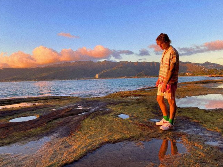 Семейный альбом: Джастин и Хейли Бибер показали, как прошли их каникулы на Гавайях