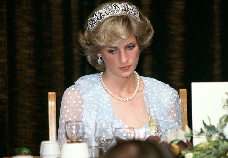 Найдите отличия: первый кадр с Кристен Стюарт в роли принцессы Дианы