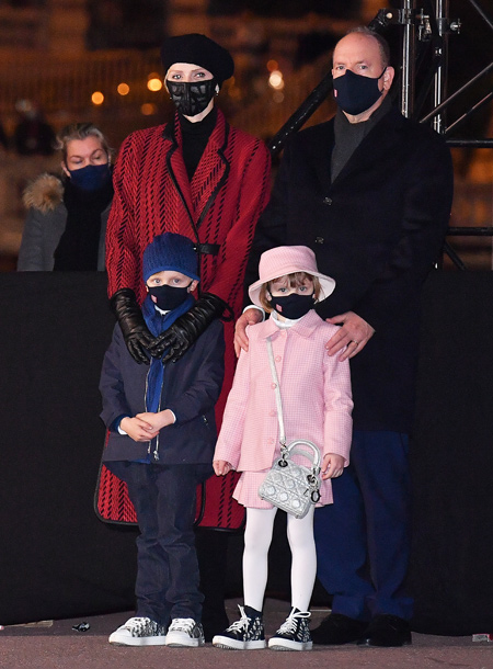 Княгиня Шарлен и князь Альбер с детьми отпраздновали День святой Девоты