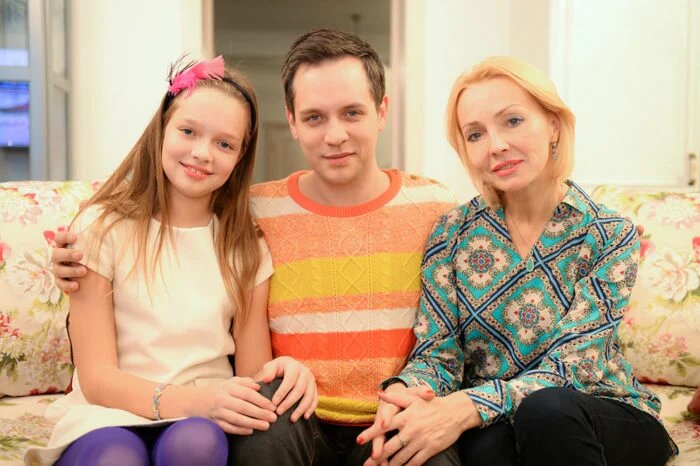 Александр Асташёнок показал свою 52-летнюю жену и 16-летнюю дочь-красавицу