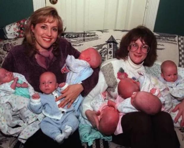 В 1997 году эта женщина родила 7 детей. Как живут сейчас первые в мире семерняшки?