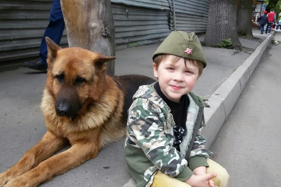 6-летний Иван вместе со своим папой спасли уже более сотни брошенных животных
