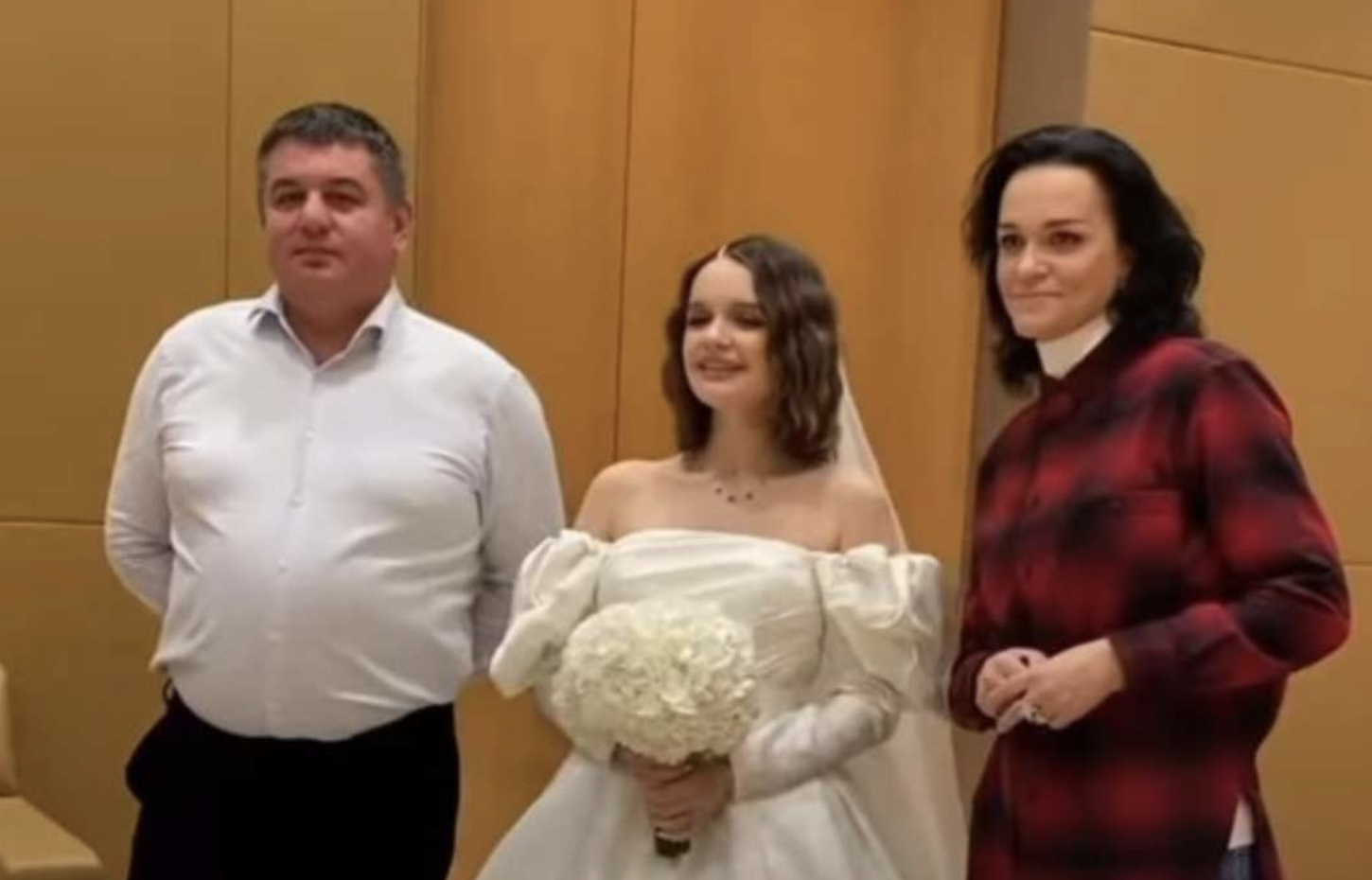 Певица Слава выдала замуж дочь